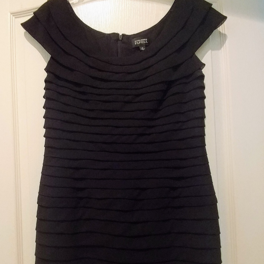 ADRIANA PAPELL SCALLOPED EVENING DRESS SIZE 12